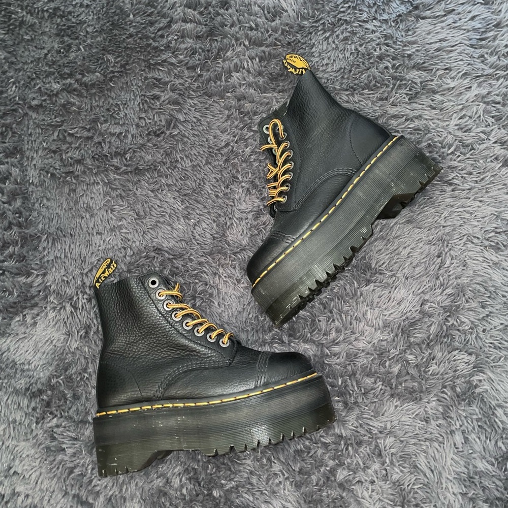 Dr. Martens Sinclair Max